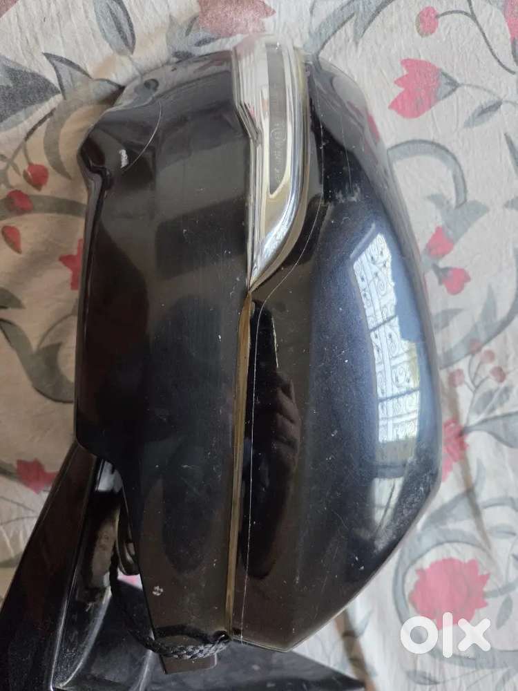 Automatic Rear view Mirror XUV700
