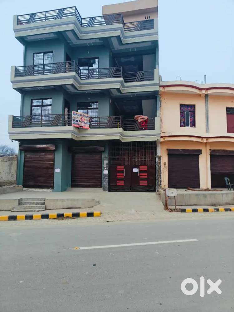 2Bhk and 1bhk room available at 8000 and 4000 respectively