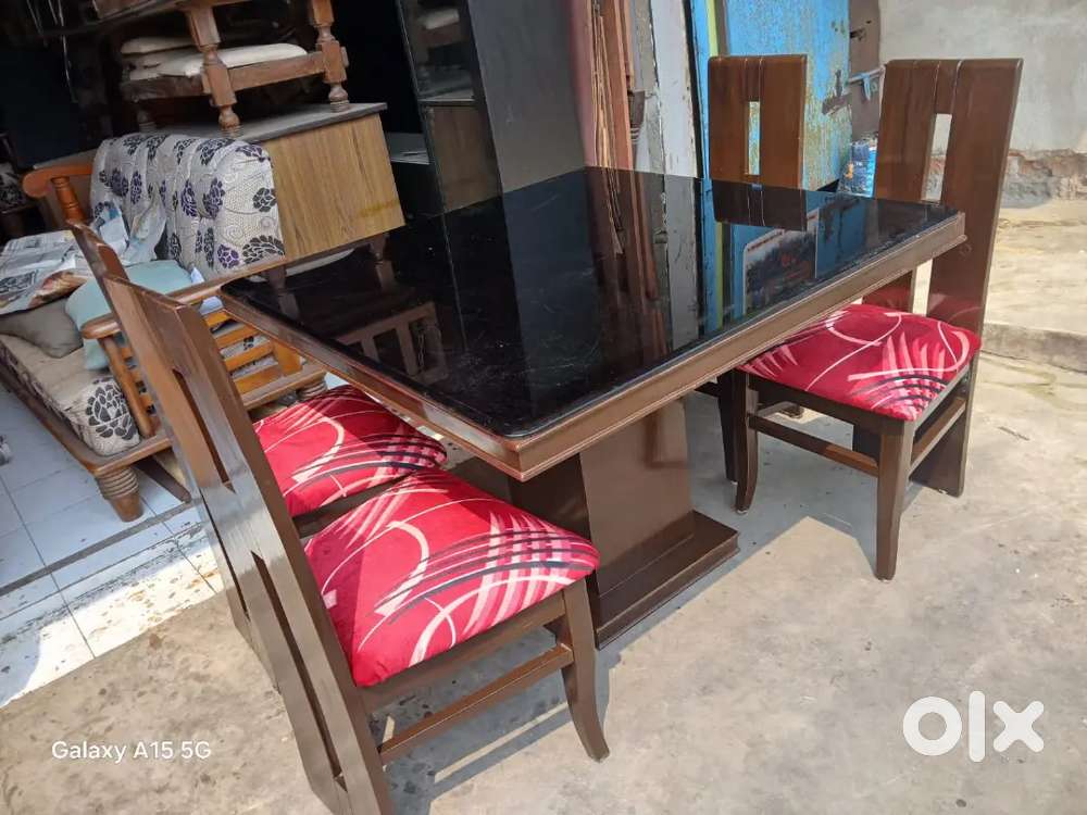 Wooden 4 seater dining set with 4 chairs