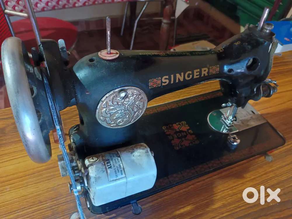 SINGER SEWING MACHINE with motor