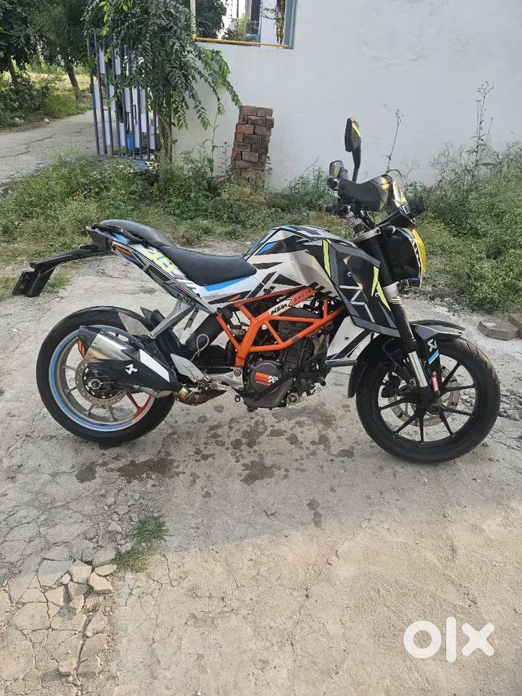 KTM duke 200 (2012) very well maintained bike for sale.