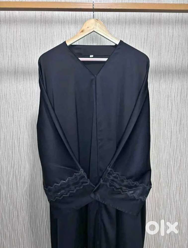 Dubai abaya