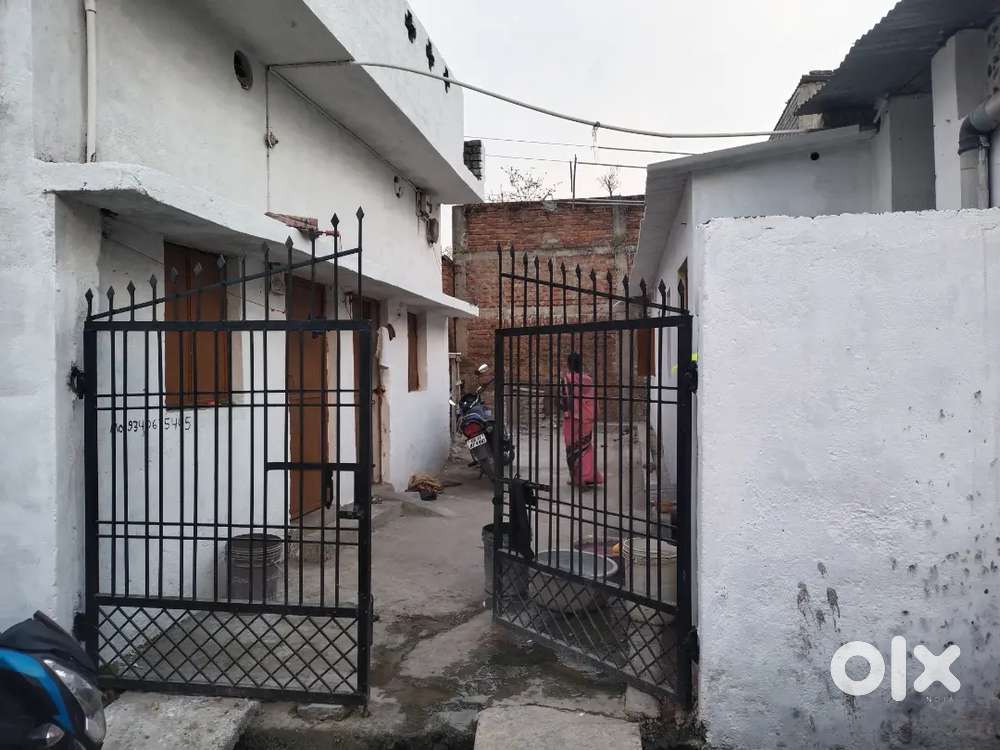 Makan Bechna hai ( पट्टे वाला )