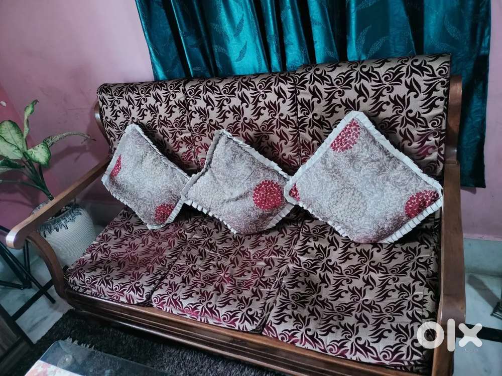Wooden Sofa Set (5-Seater) – Excellent Condition, Hardly Used.