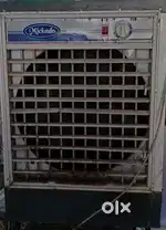 Cooler with stand