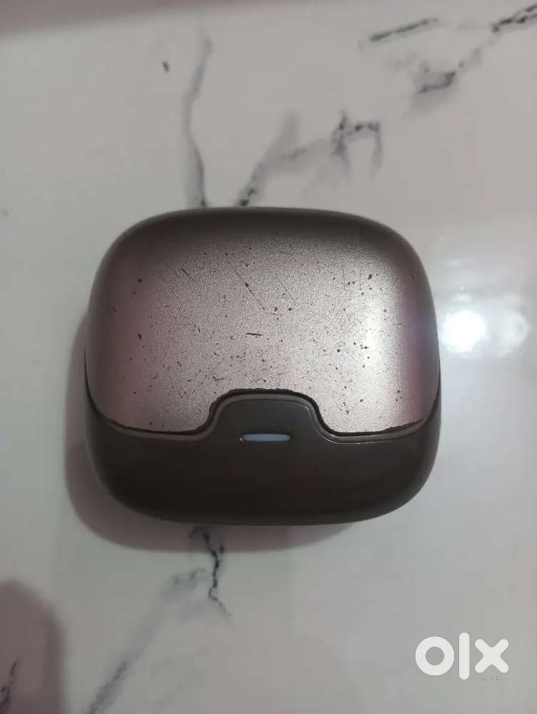 Wireless earbuds