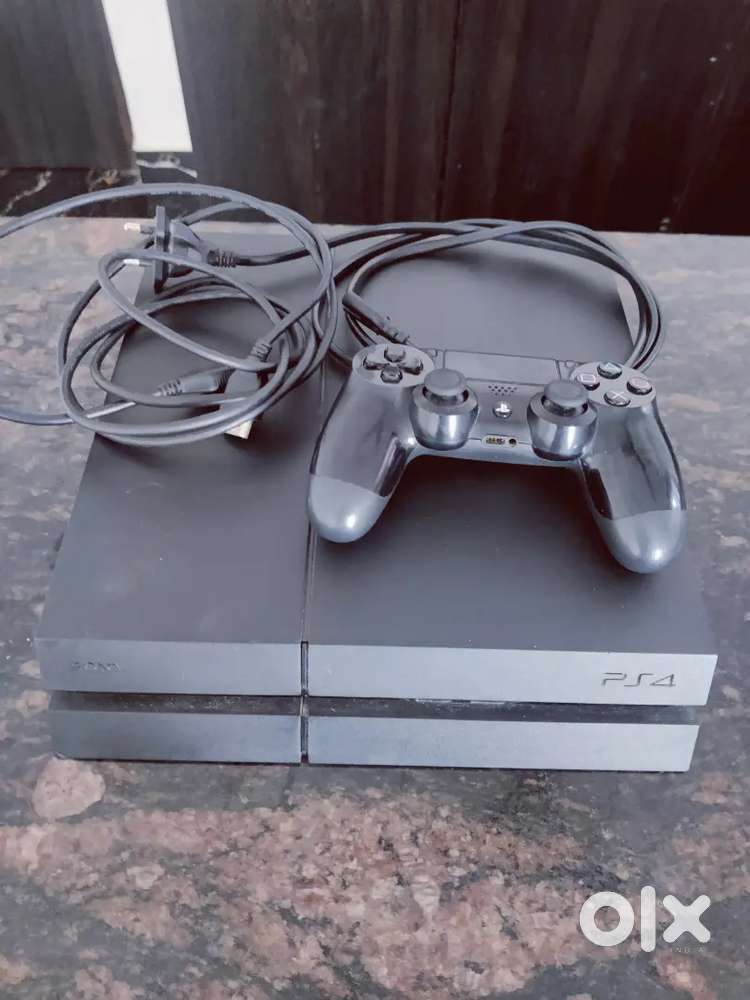 SONY PS4 1TB, with remote and 4 games