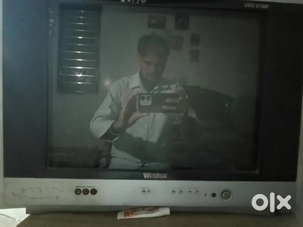 Westion ka TV h only 1500 me bada tv h