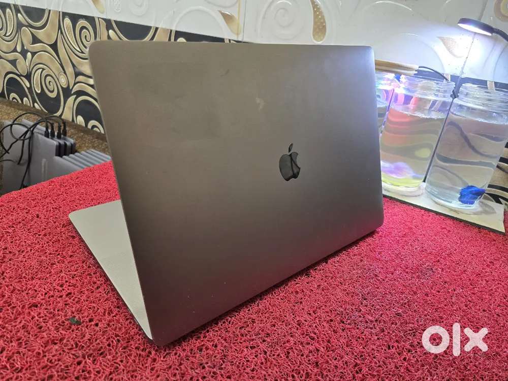 Apple Macbook Pro 2020 i7 16gb 512gb 5.5gb Graphics 16inch Retina