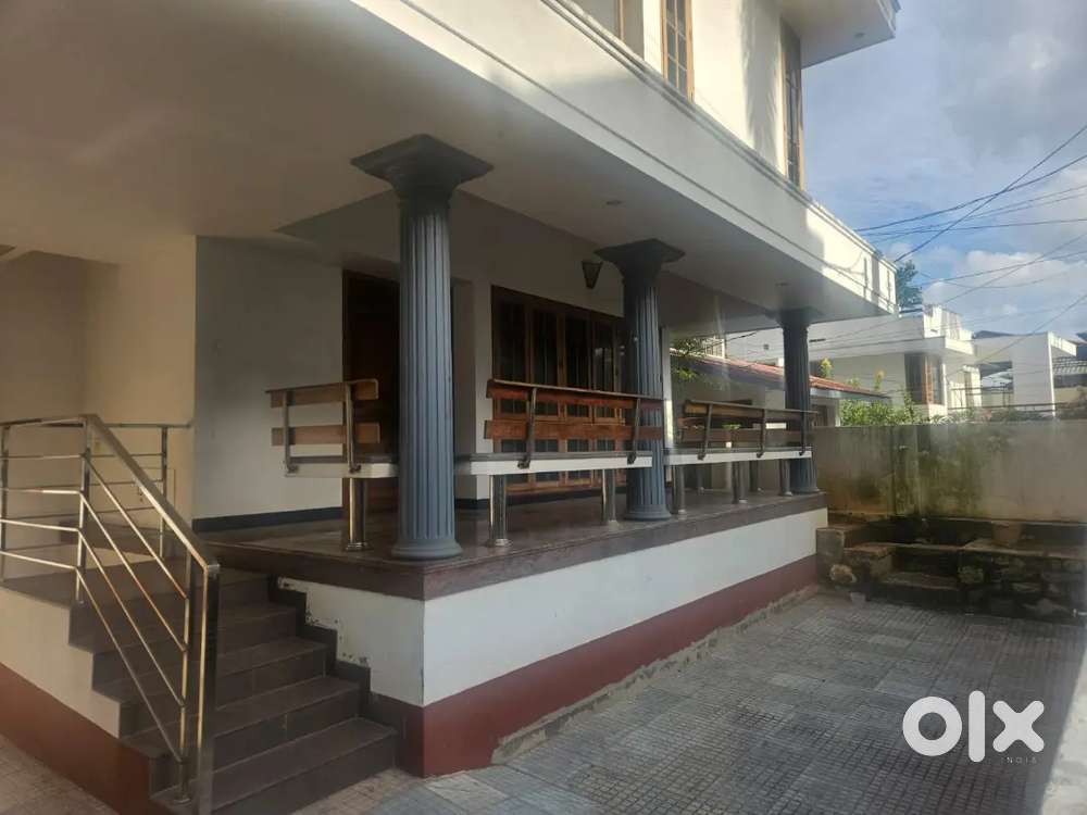 Independent double stored house for rent at Sasthamangalam