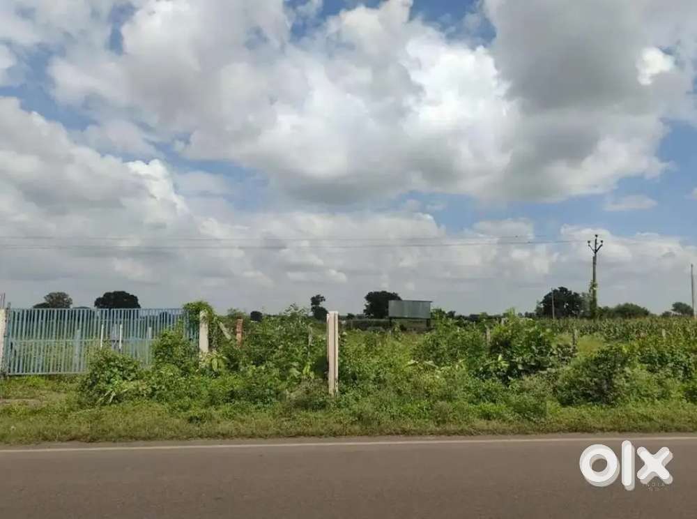 Commercial Setup With Highway Land