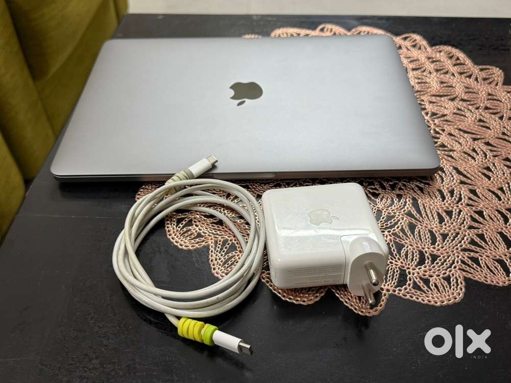 Macbook Pro - M1 - 8GB RAM, 128 GB SSD