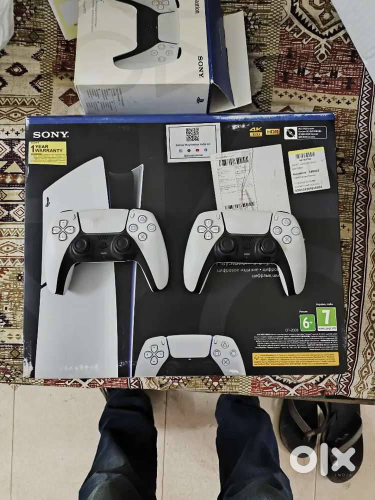 Sony PlayStation 5 (Digital Edition) (2 Controllers)