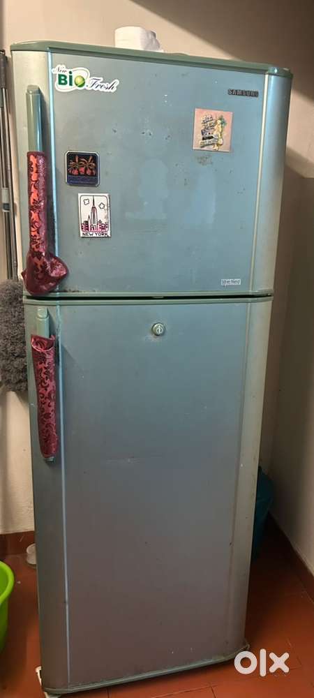 Samsung 280L two door fridge for sale