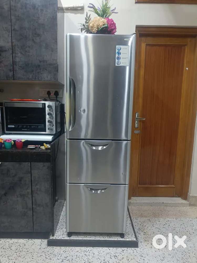 HITACHI  REFRIGERATOR