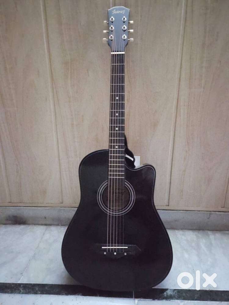 Black Guitar In Excellent Condition