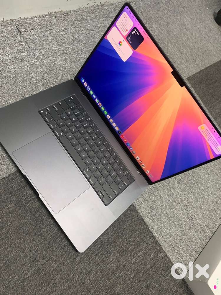 Macbook pro M4 pro chip/2024/16”/24GB/512GB/100% capacity/Neat laptop