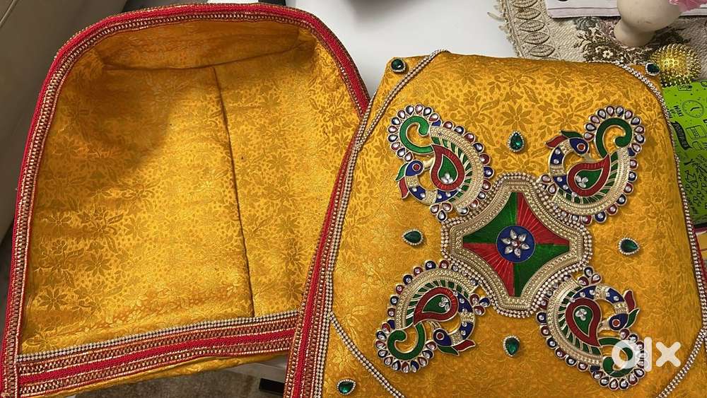  2 nos Bamboo Decorative Bags &  4 Large Elachi Garlands