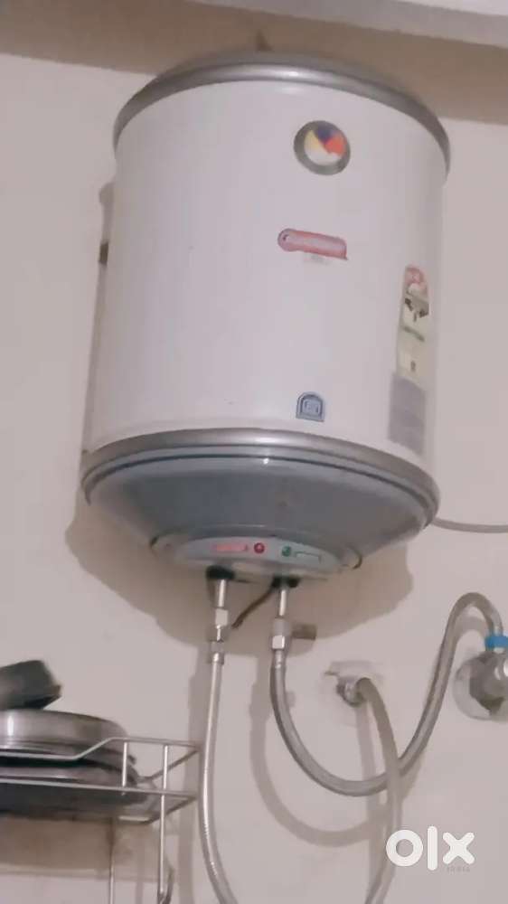 Gyser a white colour branded full extreme guality