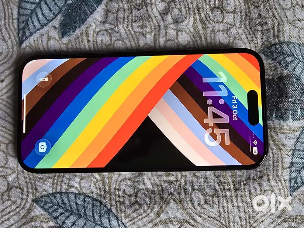 Iphone 15 128 gb without a single scratch