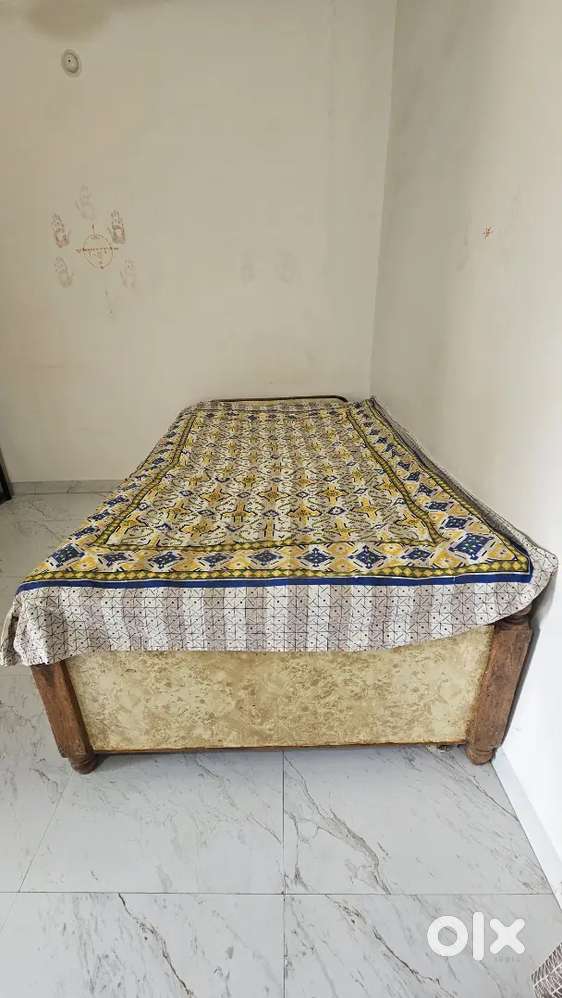 Teak Wood Bed – Strong & Durable (4ft x 6ft)