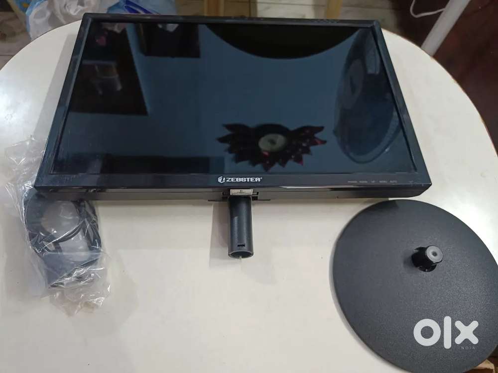 New 19inch monitor for sell with box & HDMI cable - Just 2199