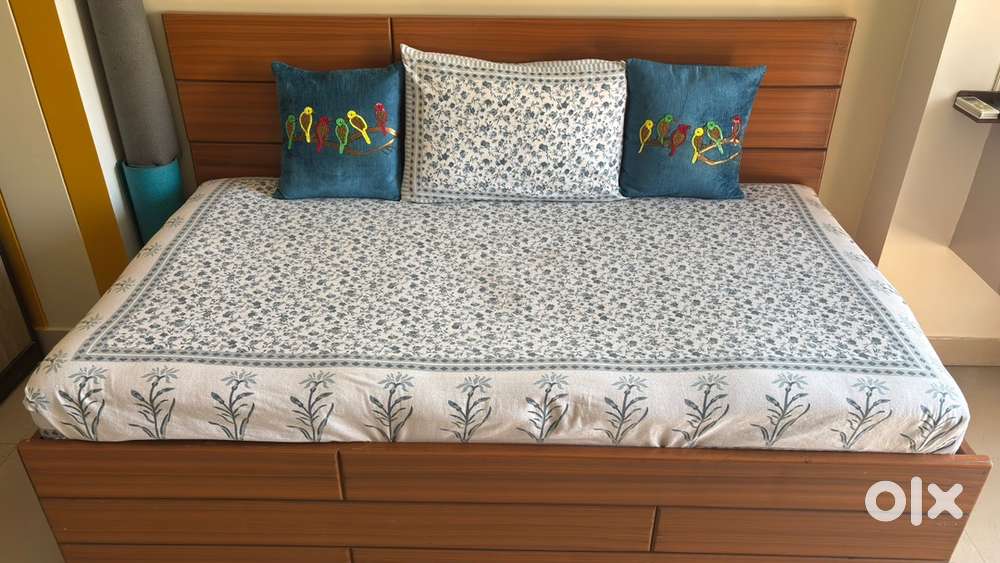 Deewan cum Bed