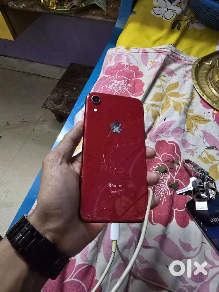 iPhone xr 64gb activation locked phone
