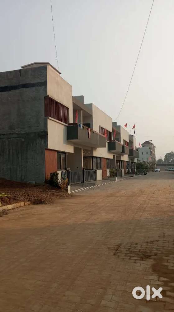 Plot for sale in sector123 near airport road new sunny enclave