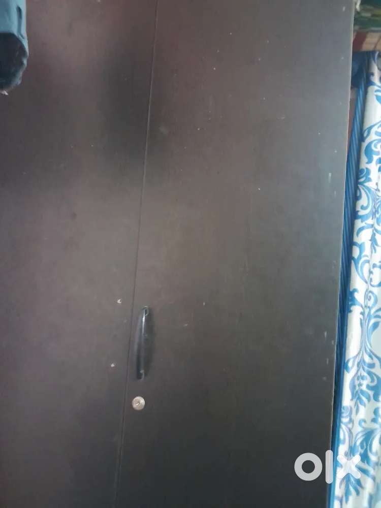Wooden wardrobe for salr