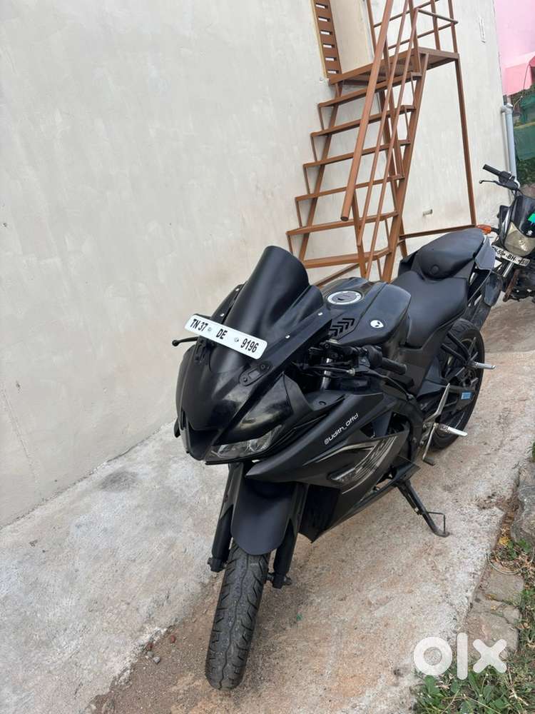 Yamaha R15 v3 black colour