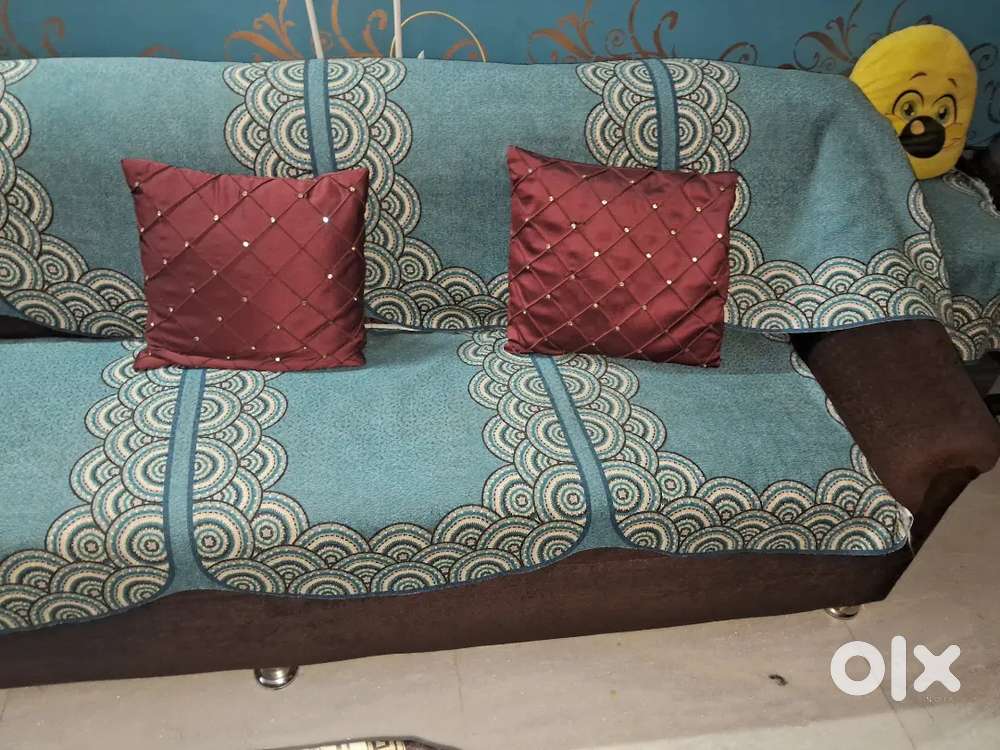 3 set sofa in brown colour in a vry good condition