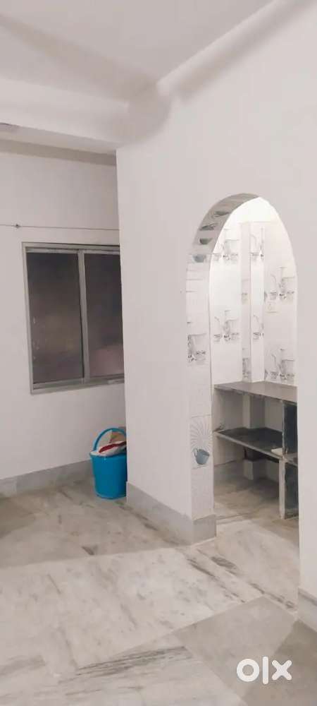 1 rk  room rent couple are allowed ..only boys bachelor .