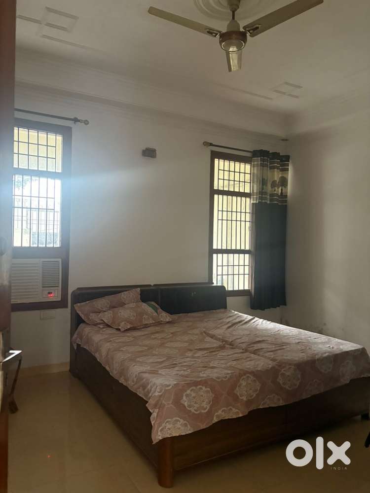 10 marla corner b-road house in sector -34 chandigarh