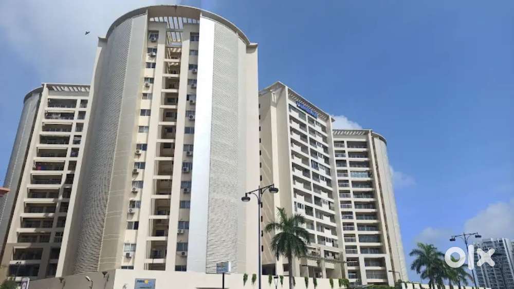 3bhk partial view laxury flat sale at marine drive