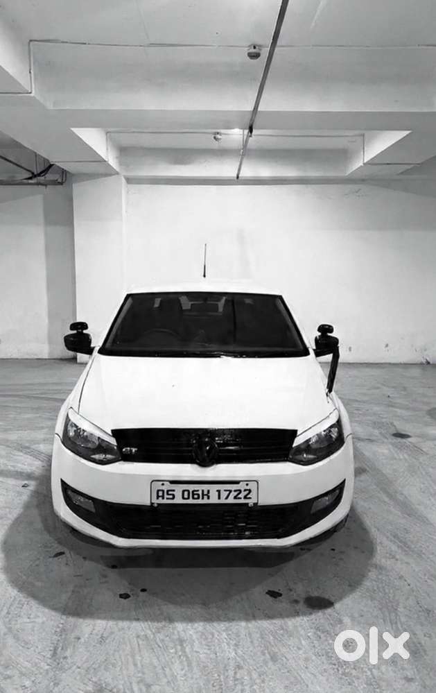 Top model Polo with many loadings