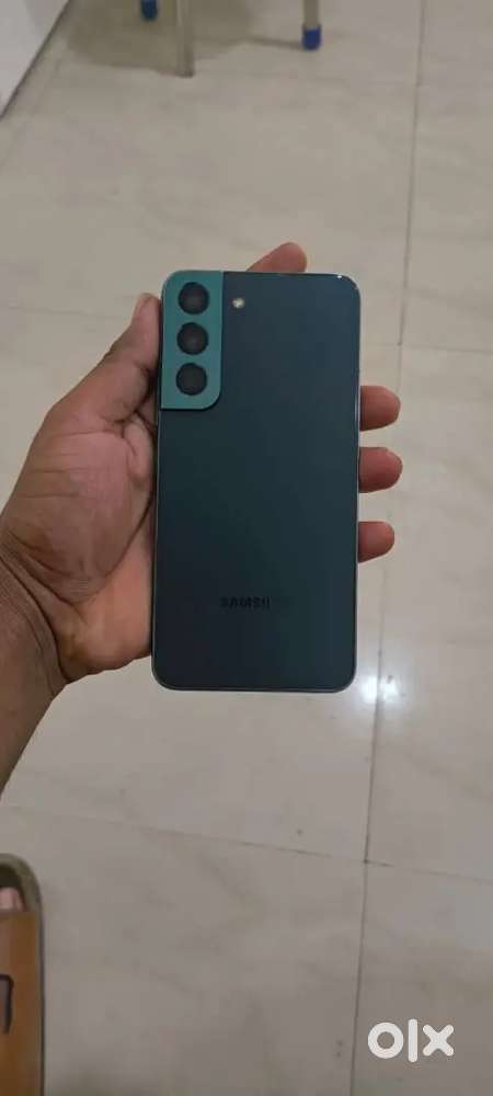 S22 8 128  only mobile and charger