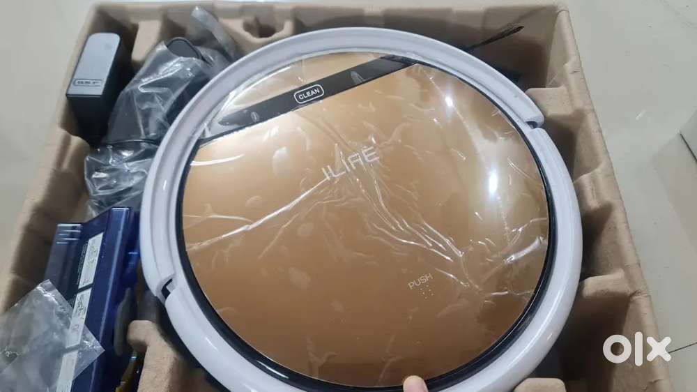 Robot vacuum floor cleaner iLife