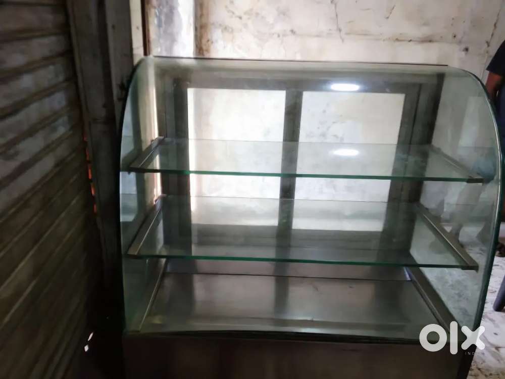 Food warmer and display shelf for shops