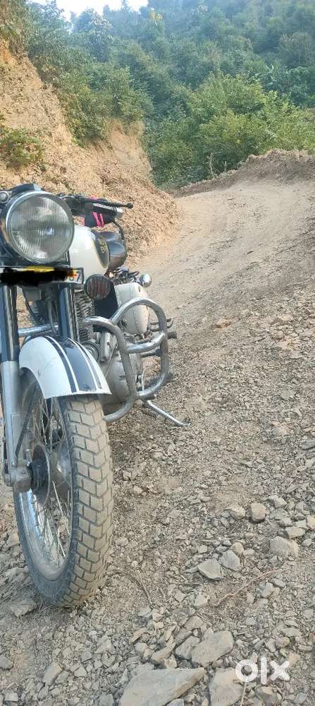 BULLET CLASSIC 350 WHITE