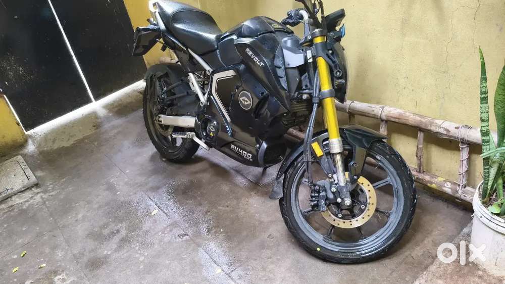 Revolt Rv 400 BRZ for sale