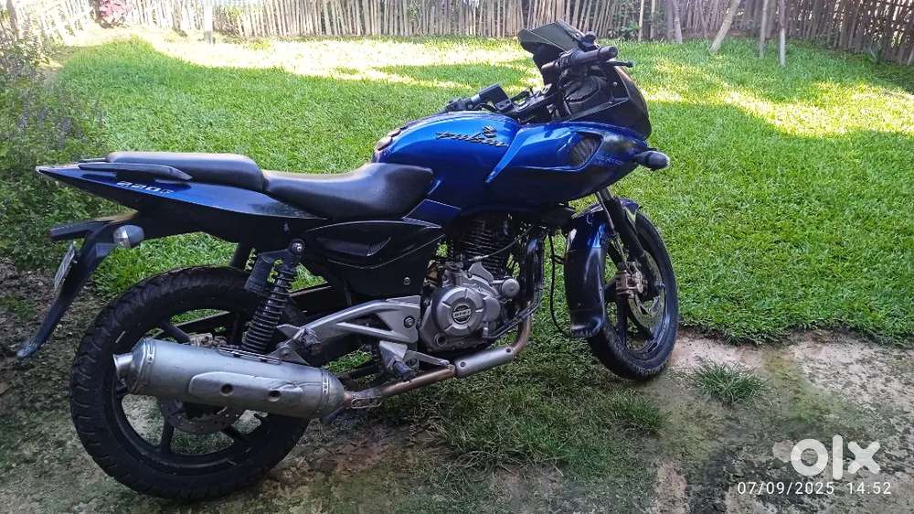 Bajaj palsar 220 dtsi