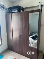 4 door almera with glass & wooden takat
