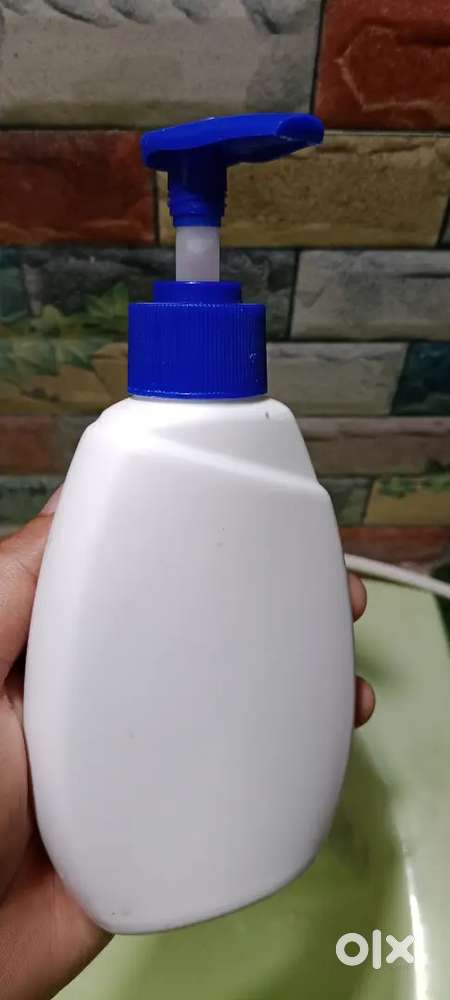 Handwash Dispenser bottle 200 ml. New 350 pcs Available.