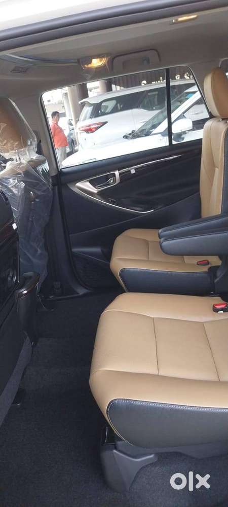 Toyota car showroom jis kisi ko newnot 2nd hand car purchase karni ho