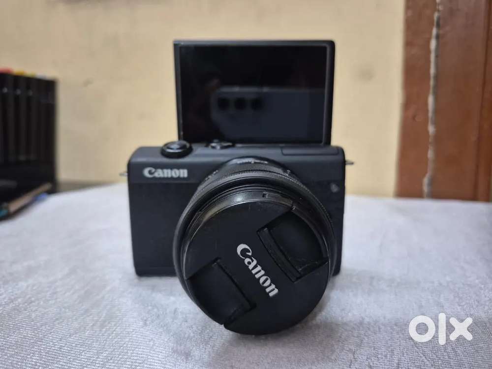 Canon EOS M200 Mirrorless Camera – Mint Condition + Full Kit