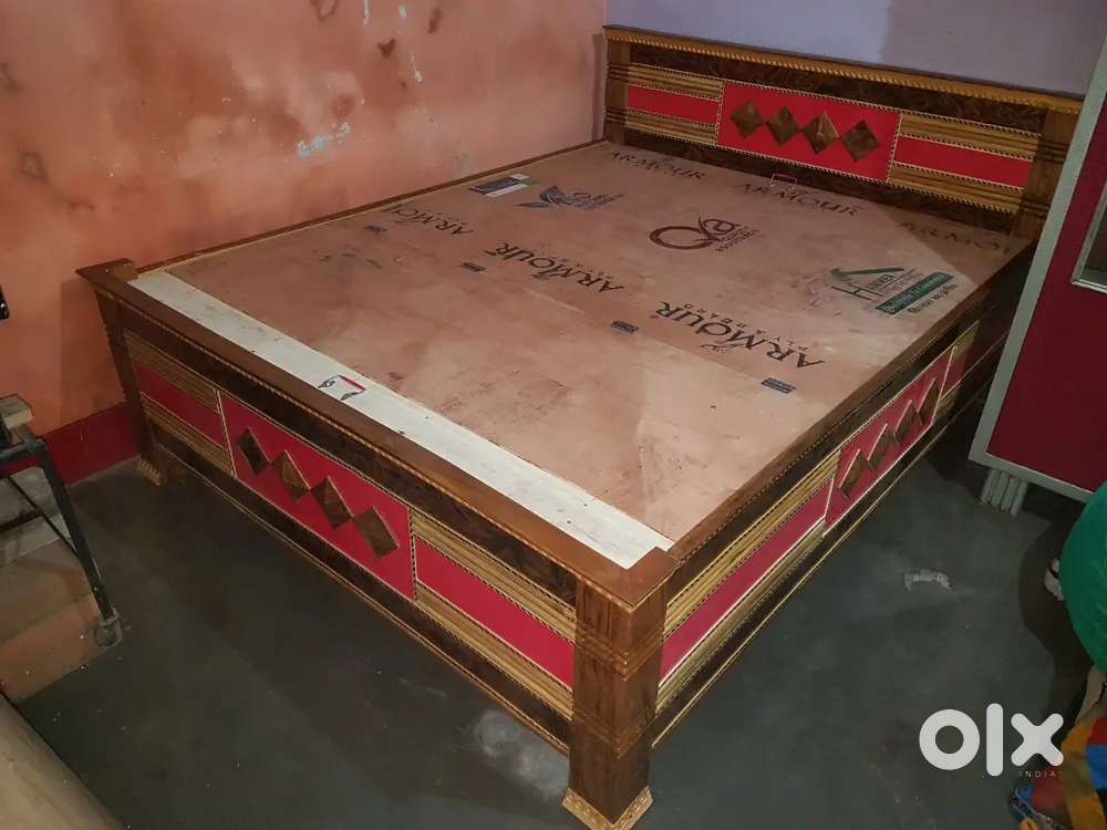 At wholesale price Box bed having size 5/6.5