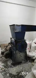 Plastic cutting grinder