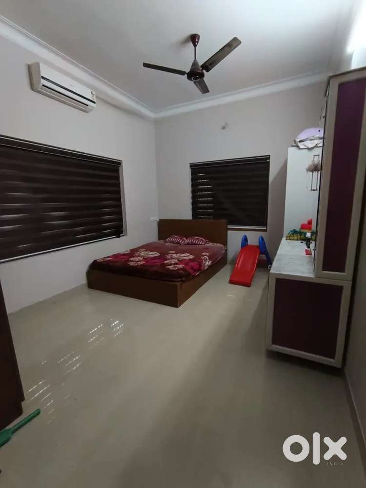 Single Room for working women and students(ladies)