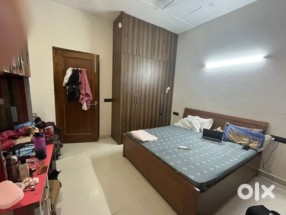 Looking for female flatmate